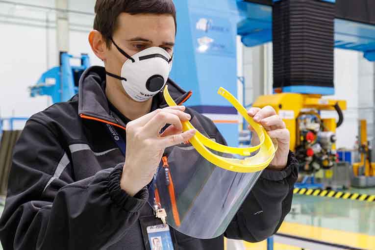 Airbus İspanya tesislerinde 3D yüz koruyucu siper üretiyor