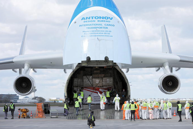 AN-225 Mriya’ya medikal malzemeleri 15 saatte yüklendi