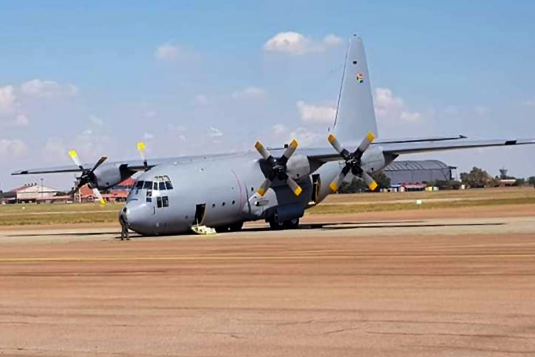 Güney Afrika’da test sırasında C-130’un ön dikmesi çöktü