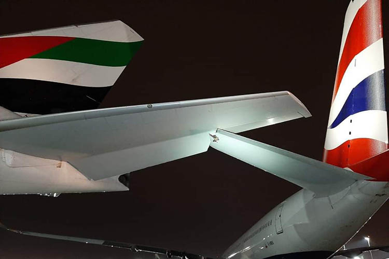 BA uçağı , Dubai’de Emirates uçağına çarptı