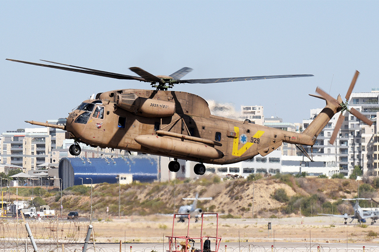 İsrail Hava Kuvvetleri’nin CH-53’ü acil indi