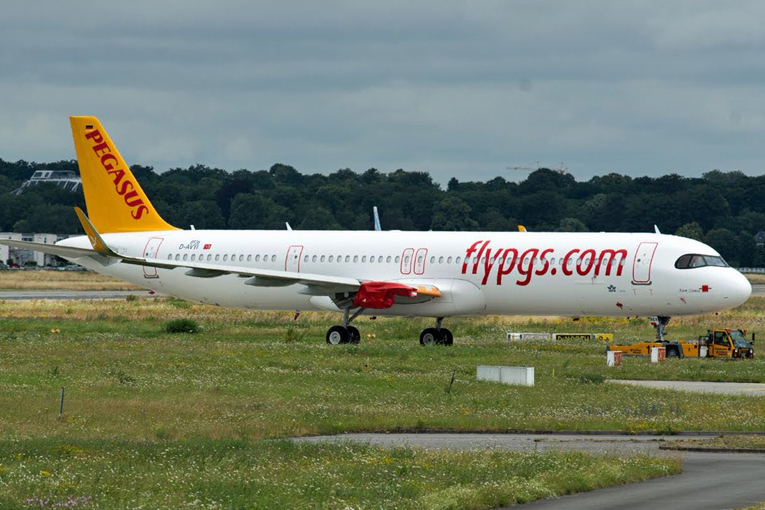 Pegasus авиакомпания сайт. А321 Пегасус. Pegasus a321neo. Airbus a321 Pegasus. Пегасус Турция Аэробус а321.