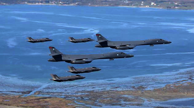 ABD’nin B-1B ile Norveç ve İsveç savaş uçakları birlikte uçtular