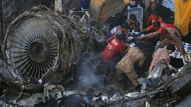 Pakistan uçak kazasından son bilgiler