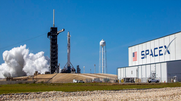 SpaceX, Starlink ile birlikte üç uydu fırlatıyor