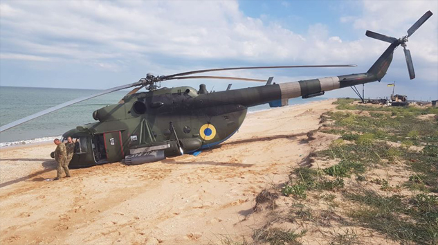Ukrayna Hava Kuvvetleri’nin Mi-8’i sahile acil indi