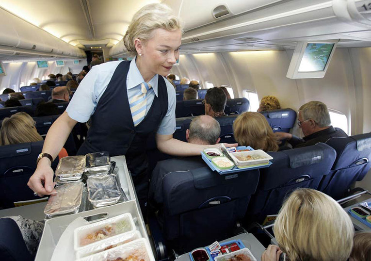 İngiltere’de uçak içi yemekler ihtiyaç sahiplerine dağıtılacak