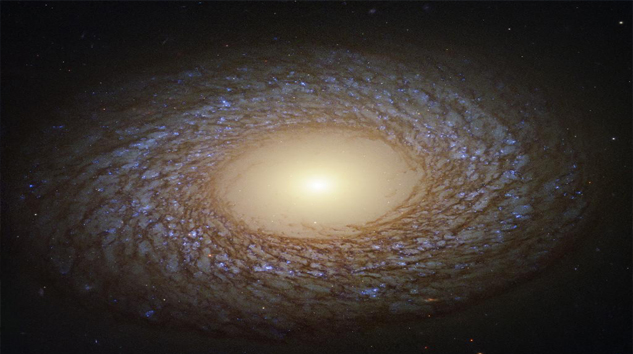 Hubble teleskopu ışıklı bir galaksinin fotoğrafını çekti