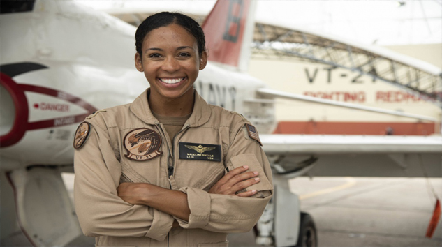 ABD Donanması’nda ilk siyahi kadın göreve başladı