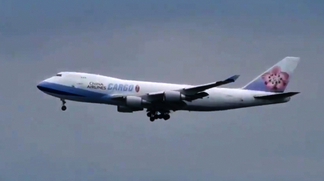China Airlines Cargo uçağının kalkışta lastiği patladı