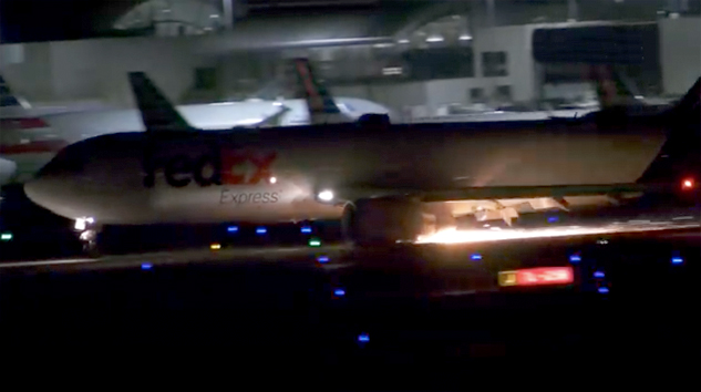 FedEx kargo uçağı B767 LAX’ı alarma geçirdi