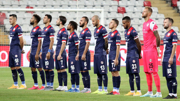 Antalyaspor kafilesi Covid-19 engeline takıldı, uçamadı