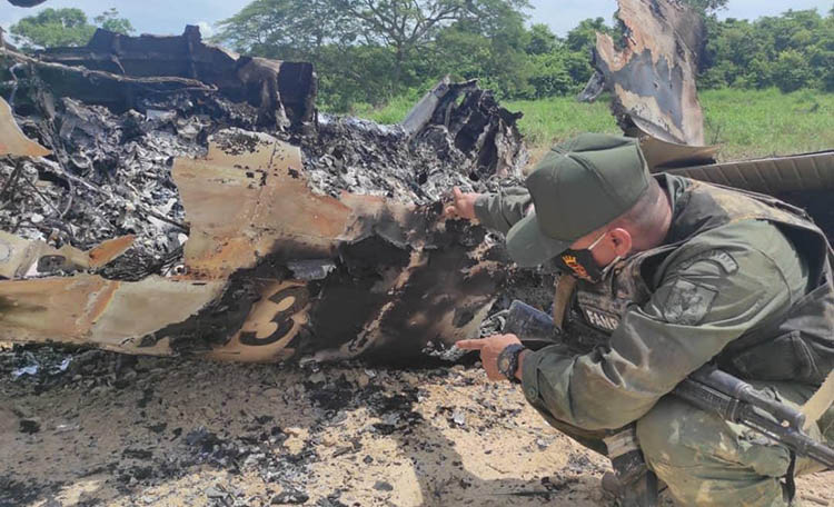 Venezuela ordusu illiegal uçağı düşürdü