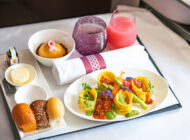 Qatar Airways  ilk tam vegan menüsünü tanıttı
