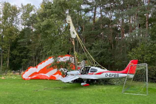 Belçika’da Cirrus arızalanınca paraşüt ile indi