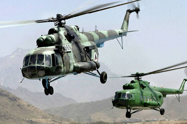 Afganistan’da iki askeri helikopter havada çarpıştı
