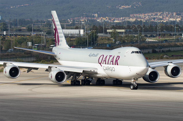 Katar Havayolları’nın B747’si Doha inişinde pistte kaldı