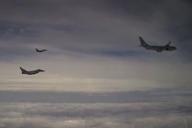 Rusya, İngiliz savaş uçağına Su-27 ile önleme yaptı