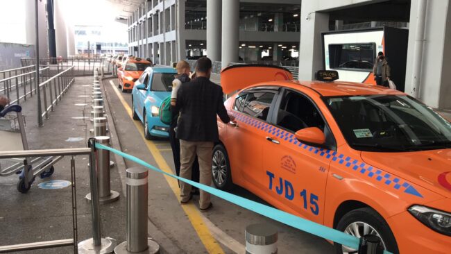 İstanbul Havalimanı taksicisinden örnek davranış