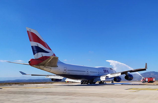 BA’nin B747-400’ü parkta alev aldı