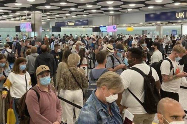 Heathrow’da uzun kuyruklar oluştu