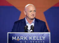 Eski NASA astronotu Mark Kelly, Arizona’da kazandı