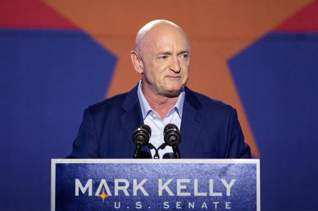 Eski NASA astronotu Mark Kelly, Arizona’da kazandı