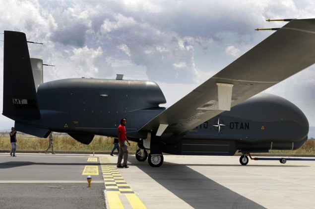 NATO’nun son RQ-4D Global Hawk tipi İHA’sı teslim edildi