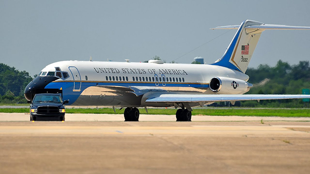 Air Force Two teknik arıza nedeniyle geri döndü
