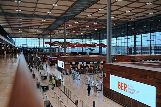 BER Havalimanı, Covid-19 nedeniyle bir terminalini kapattı