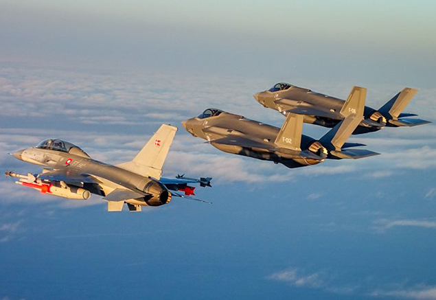 İlk kez iki F-35 savaş uçağı Danimarka’da tatbikata katıldı