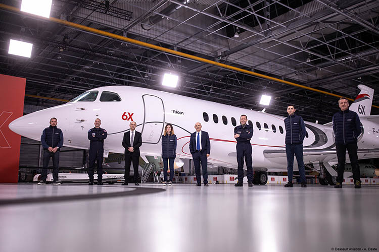 Falcon yeni 6X iş jetini e-sunumla tanıttı