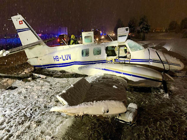 Fransa’da Cessna T303 inişte pistten çıktı