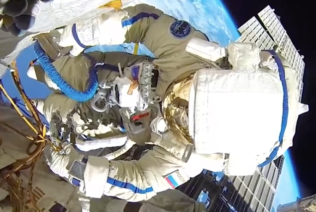 Rus kozmonot Sergey, uzay yürüşünü paylaştı