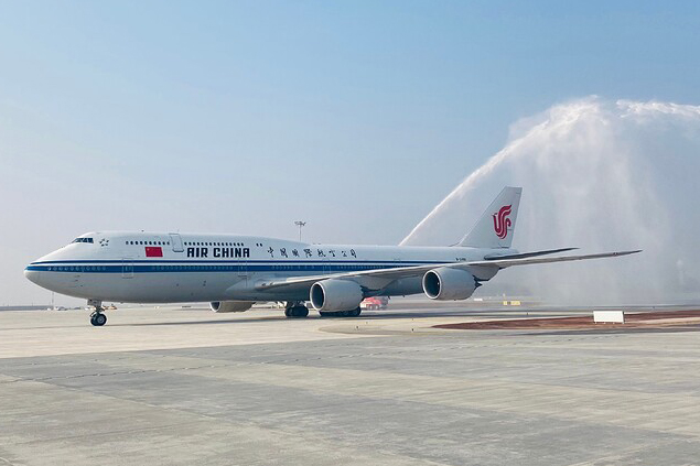 Çin, yeni havalimanı Chengdu Tainfu’de test uçuşu yaptı