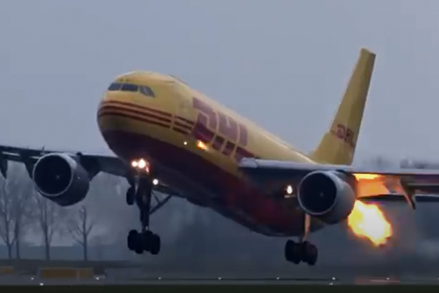 DHL Cargo uçağının kalkışta motoru alev aldı