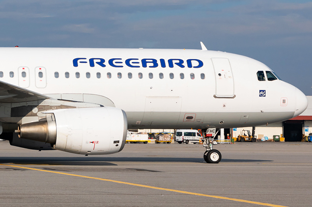 Freebird’ün A320’si motor arızası nedeniyle acil indi