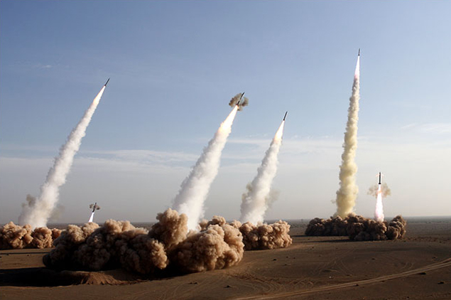 İran, uzun menzilli balistik füzeleri denedi