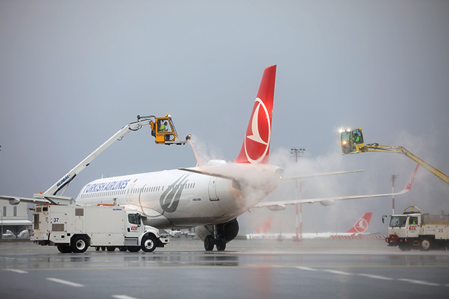 THY, uçakları de-icing sistemiyle koruyor