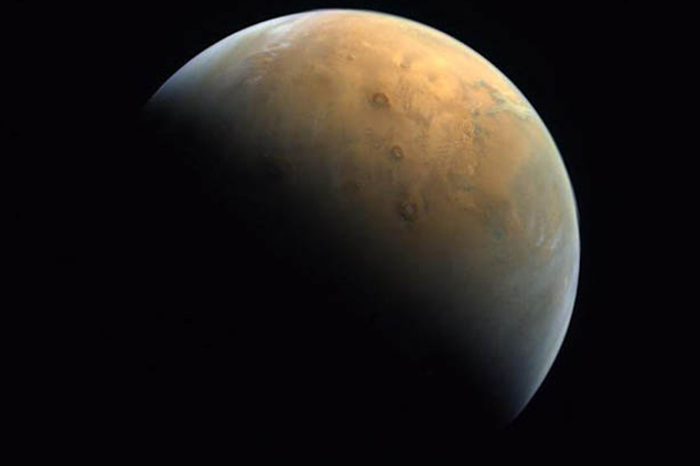 BAE, Mars’ın ilk fotoğrafını paylaştı