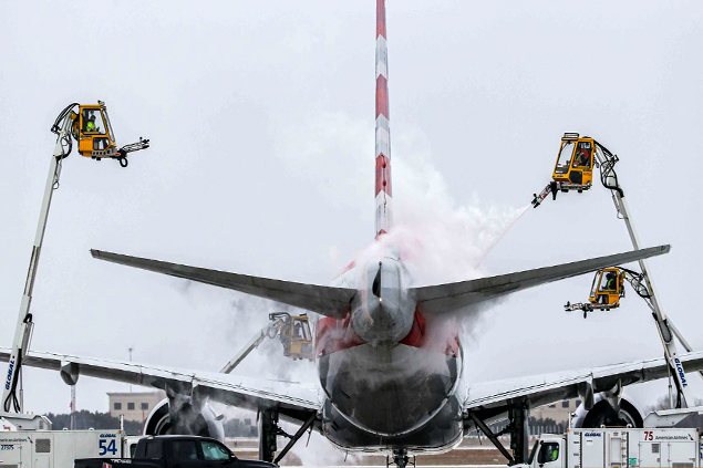ABD, Forth Worth Havalimanı’nda 200 ton de-icing kullanıldı