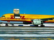 DHL’in uçağının tırmanışta kargo kapağı açıldı