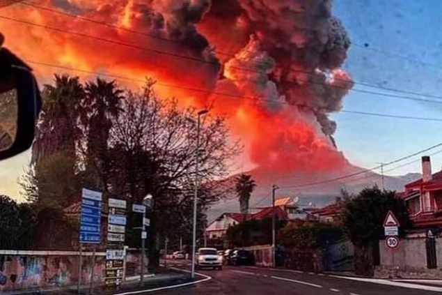 Etna yanardağı uçuşları engelliyor