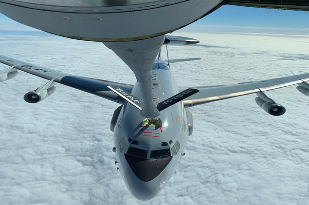 THK’nin KC-135′ NATO AWACS uçağına yakıt nakli yaptı