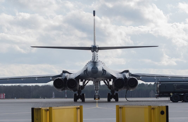 ABD’nin B-1B Lancer uçağı ilk kez Polonya’ya indi