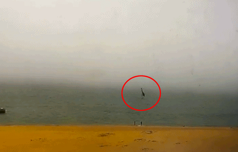 Çin’de sivil helikopter denize düştü