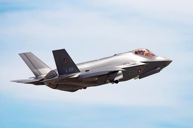 Danimarka’nın ilk F-35 savaş uçağı test uçuşu yaptı