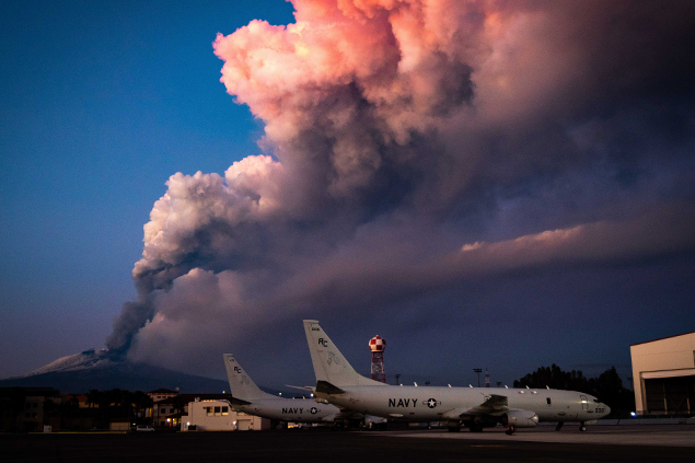 Etna uçuşları engelliyor