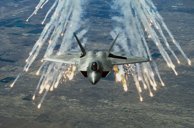 Dünya’nın en güzel savaş uçağı; F-22 Raptor seçildi