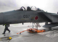 Japon ordusunun F-15J uçağı acil indi